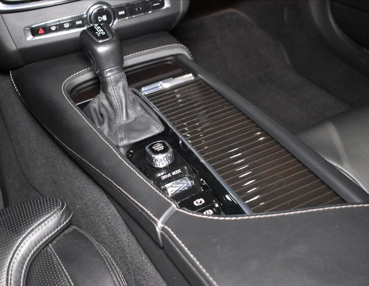 Volvo S90 Sedan / Limuzína 2,0 l 228 kw