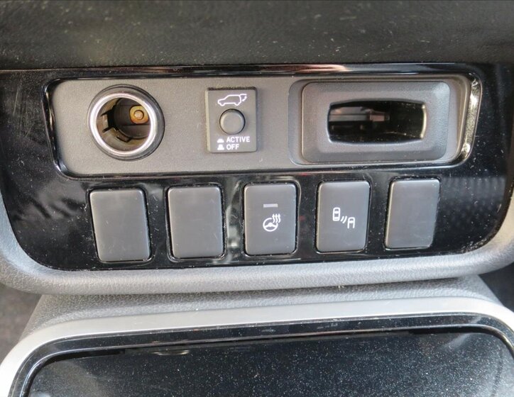 Mitsubishi Outlander SUV / Terénní 2,3 l 110 kw