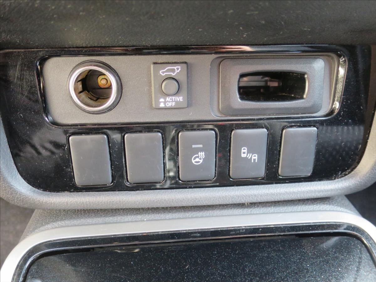 Mitsubishi Outlander SUV / Terénní 2,3 l 110 kw