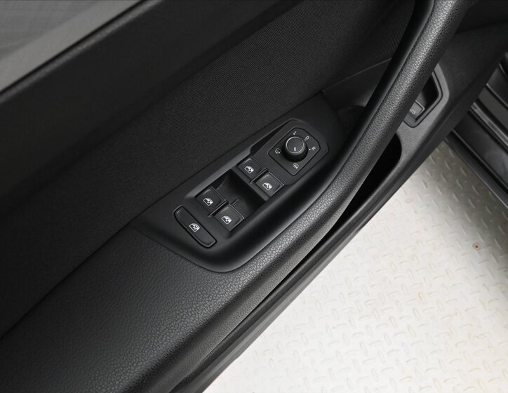 Volkswagen Passat 25