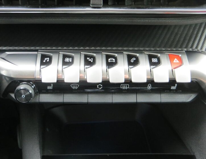 Peugeot 5008 MPV 1,2 l 96 kw