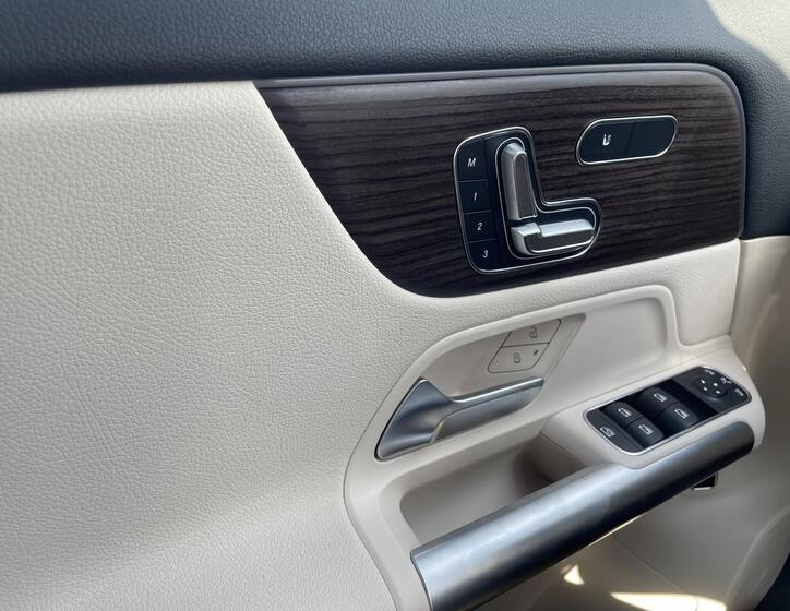 Mercedes-Benz EQA 10