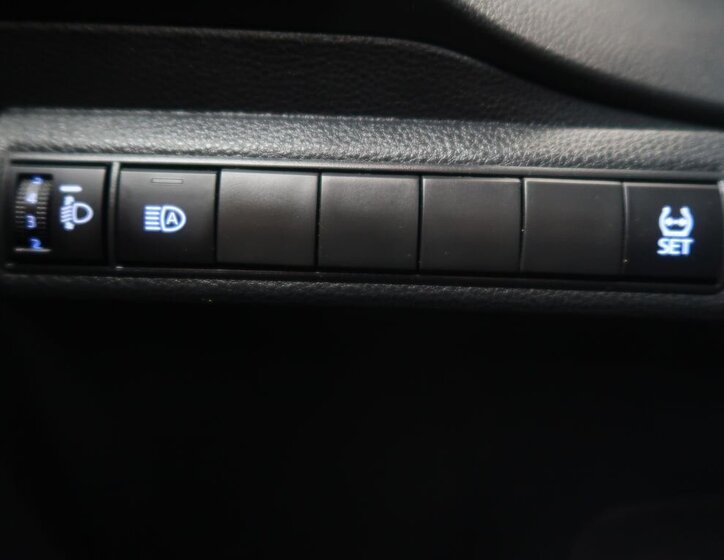 Toyota Corolla Sedan / Limuzína 1,5 l 92 kw