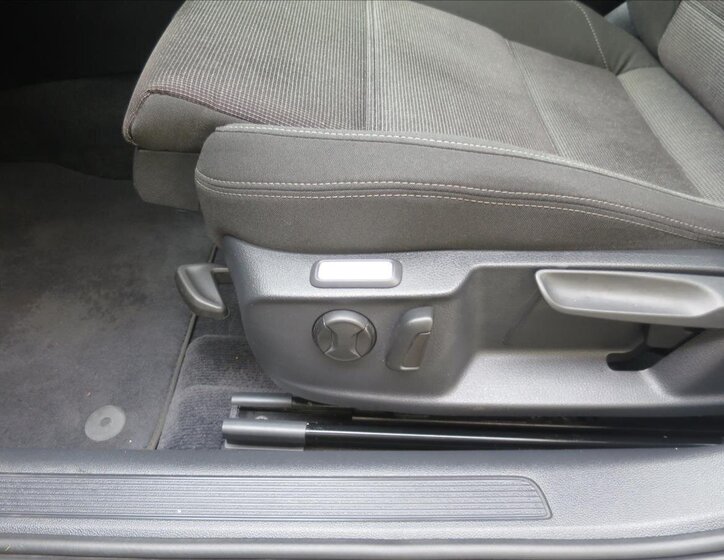 Volkswagen Passat Kombi 1,4 l 92 kw