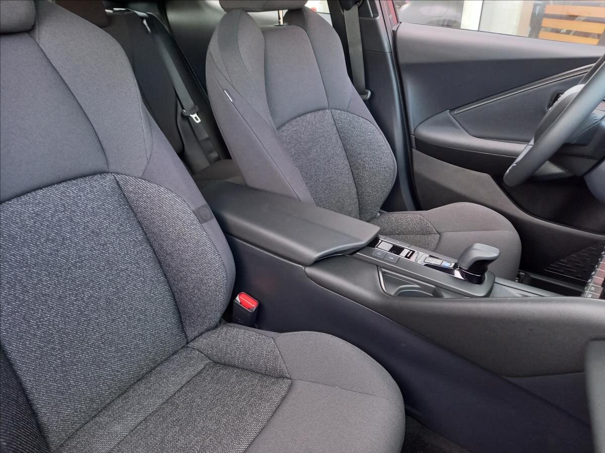 Toyota C-HR SUV / Terénní 1,8 l 103 kw