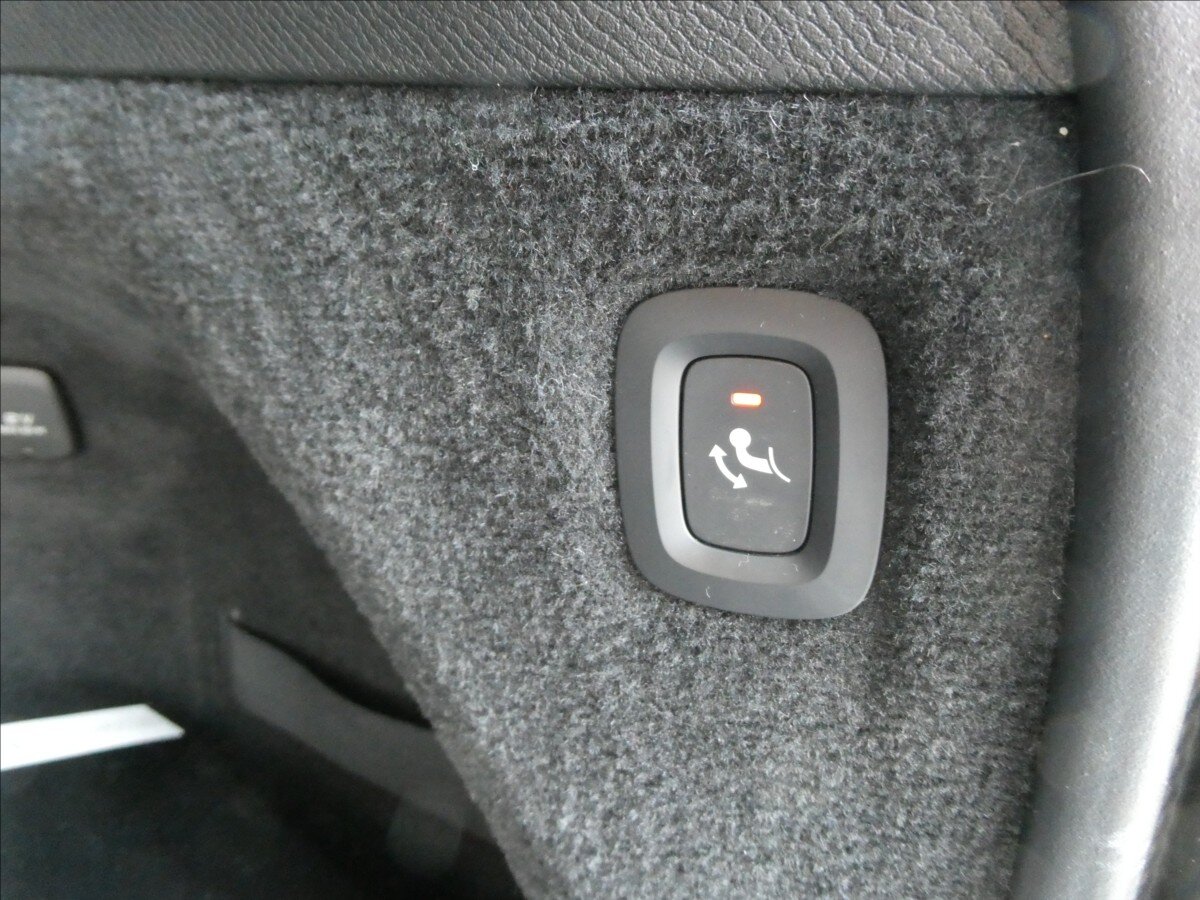 Volvo XC90 SUV / Terénní 2,0 l 228 kw