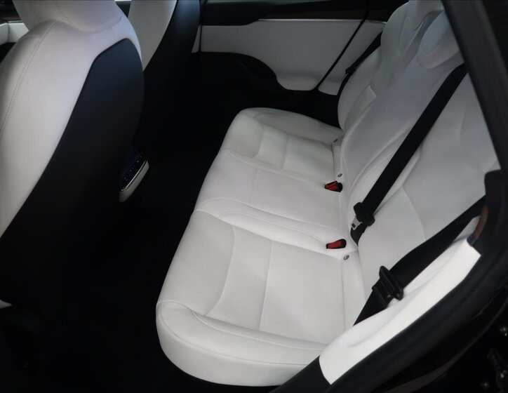 Tesla Model S Hatchback 0,0 493 kw