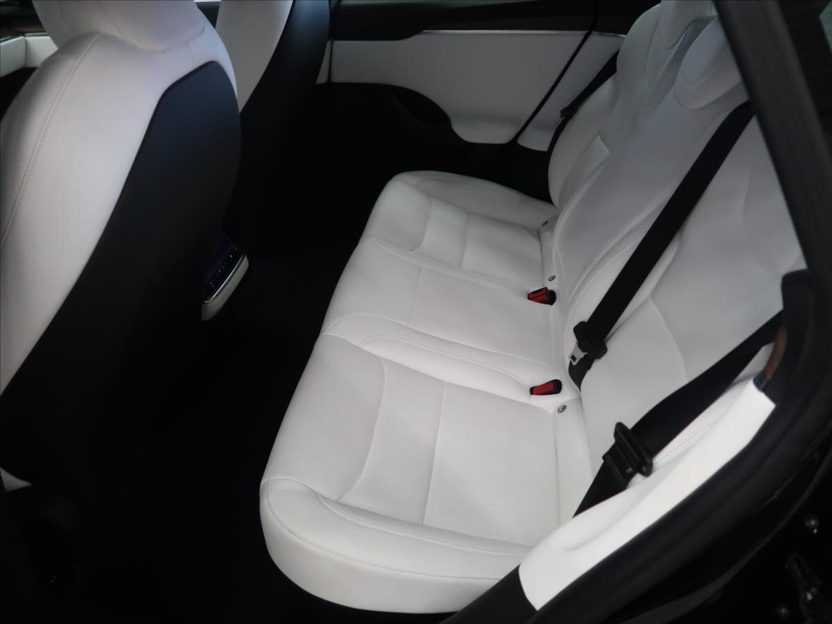 Tesla Model S Hatchback 0,0 493 kw