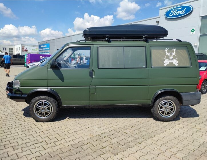Volkswagen Transporter Kombi 2,5 l 75 kw