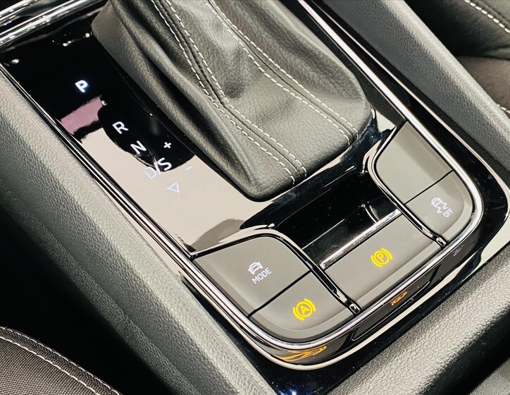 Škoda Karoq SUV / Terénní 1,5 l 110 kw