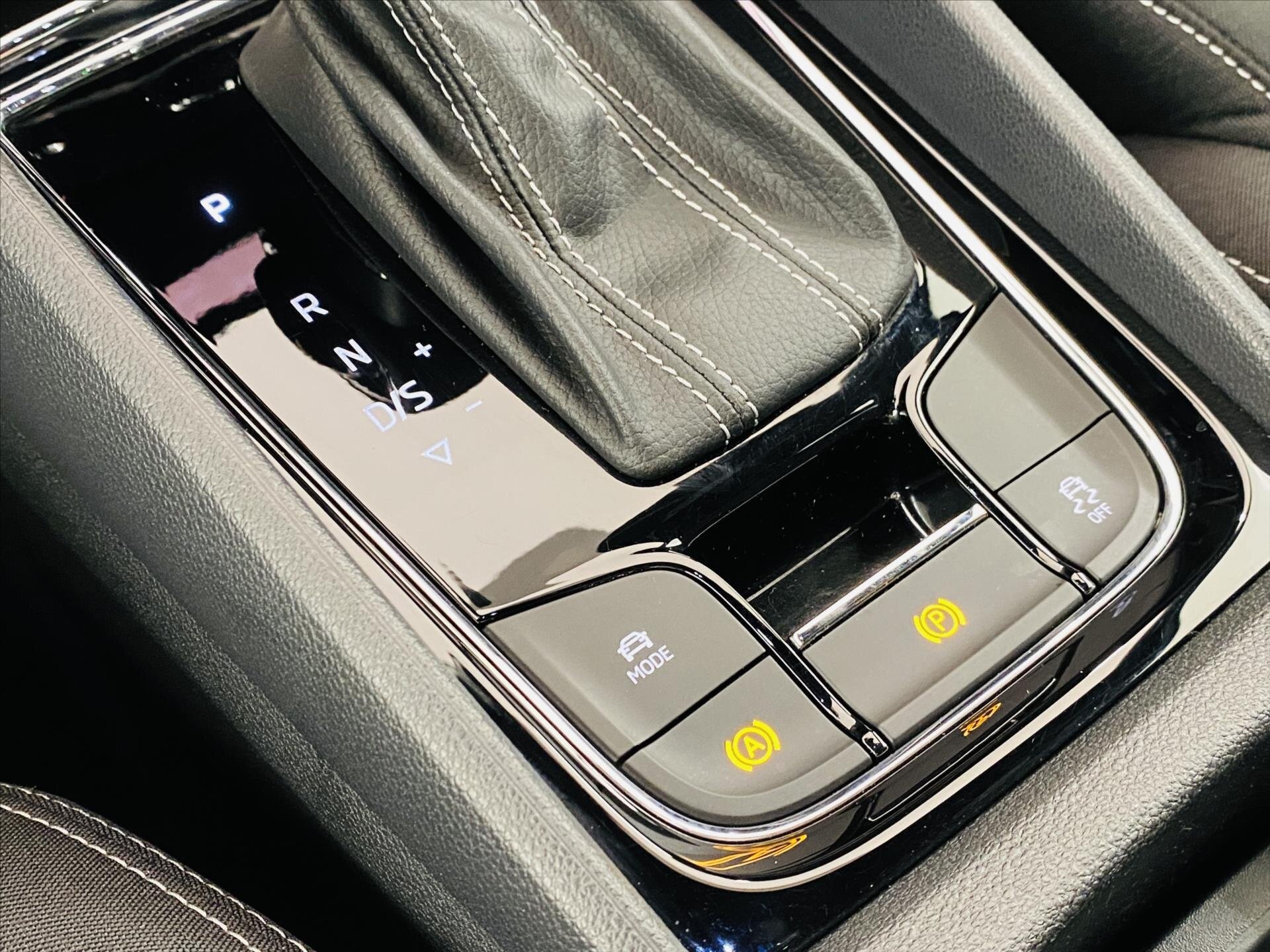 Škoda Karoq SUV / Terénní 1,5 l 110 kw