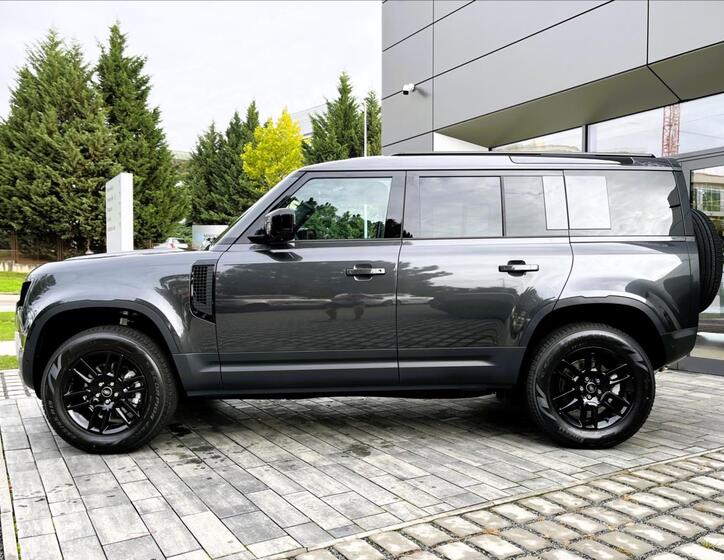 Land Rover Defender 2