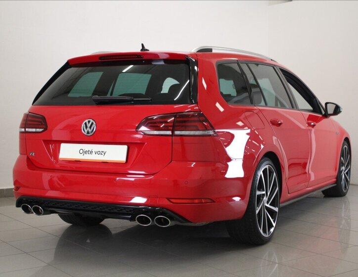 Volkswagen Golf Kombi 2,0 l 221 kw