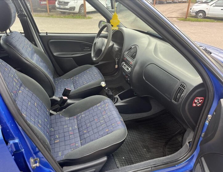 Citroën Saxo Hatchback 1,1 l 40 kw