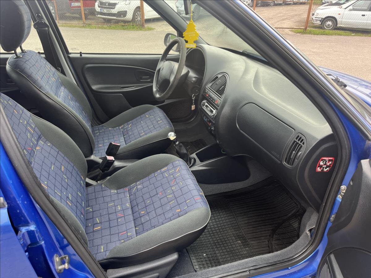 Citroën Saxo Hatchback 1,1 l 40 kw