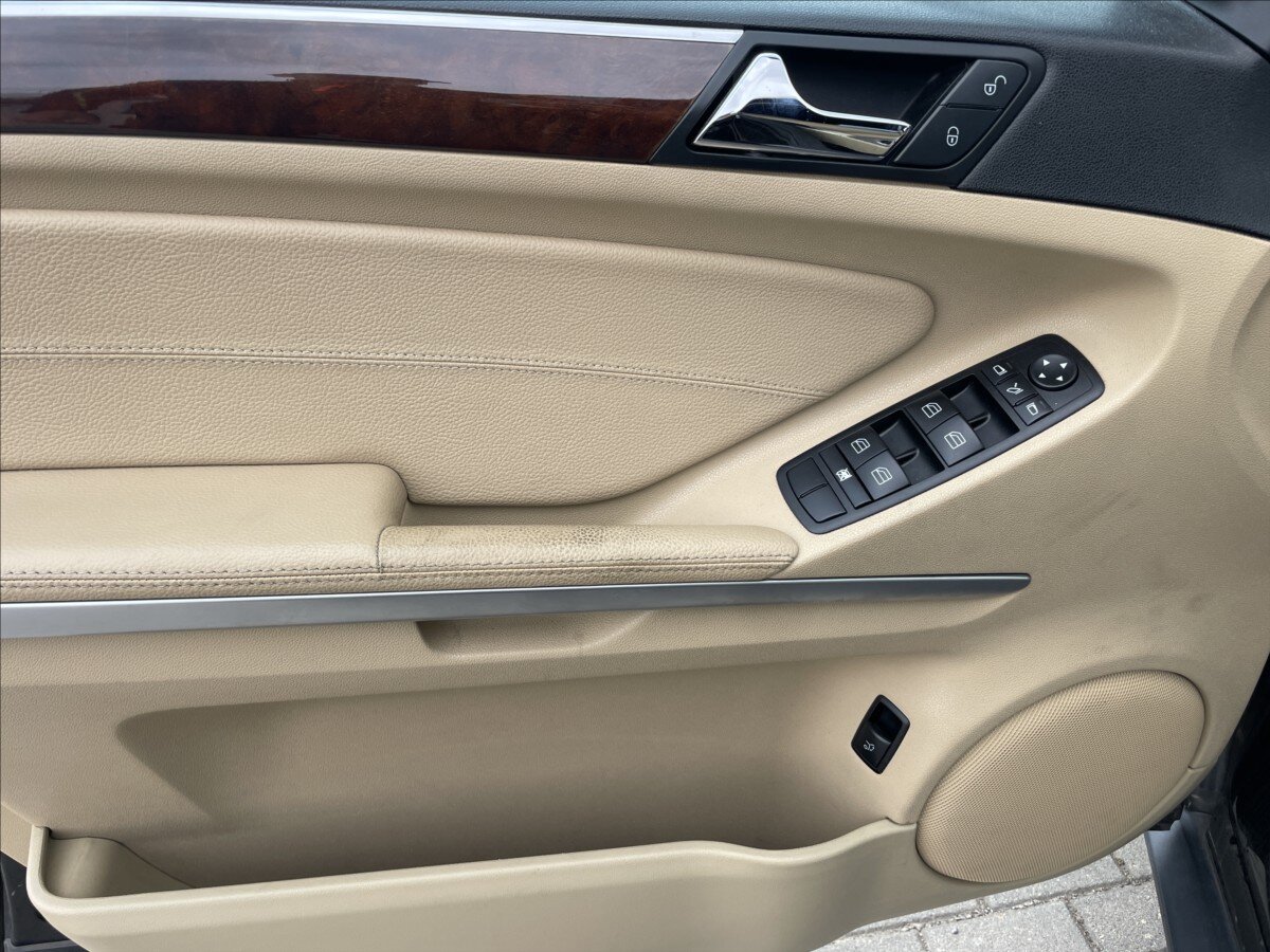 Mercedes-Benz Třídy M SUV / Terénní 3,0 l 165 kw