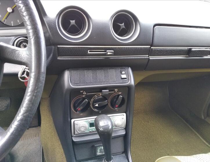 Mercedes-Benz 200 11