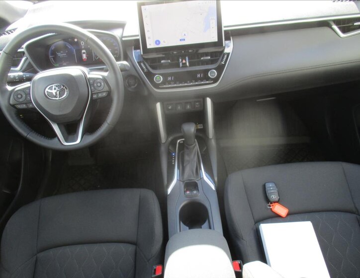 Toyota Corolla Cross 12