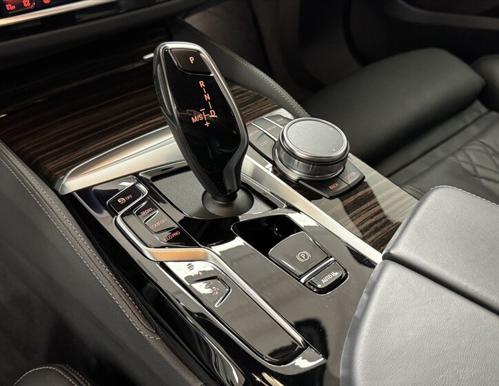 BMW Řada 6 Sedan / Limuzína 3,0 l 250 kw