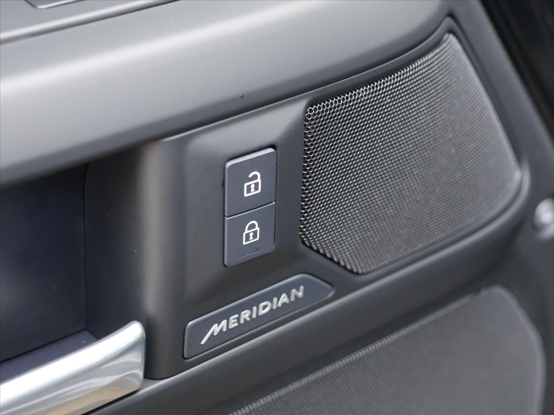 Land Rover Defender SUV / Terénní 5,0 l 313 kw