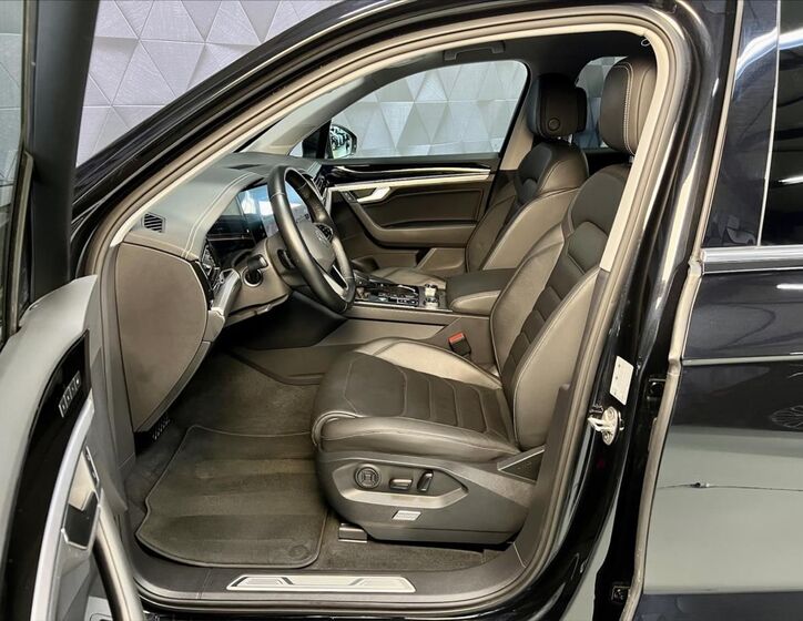 Volkswagen Touareg 11