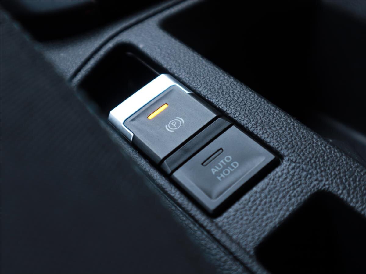 Volkswagen T-Roc CUV / Crossover 1,5 l 110 kw