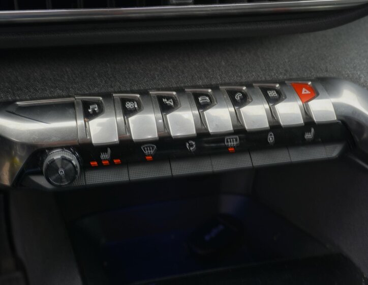 Peugeot 5008 SUV 1,2 l 96 kw