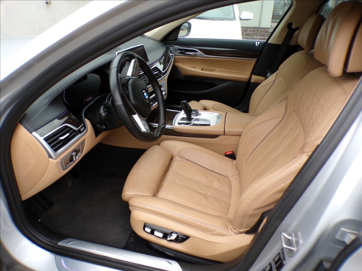 BMW Řada 7 Sedan / Limuzína 3,0 l 195 kw