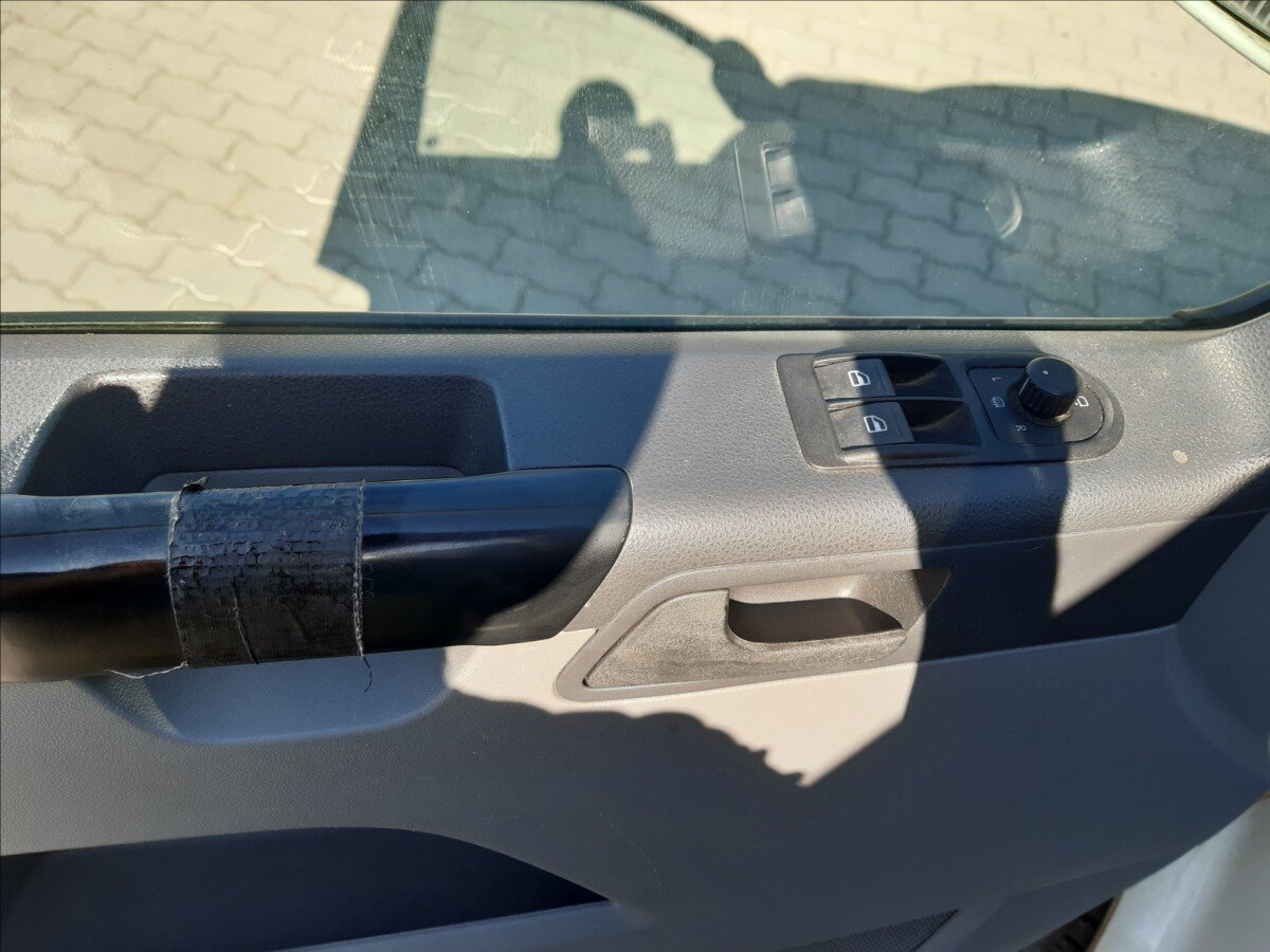 Volkswagen Transporter Skříň 2,5 l 128 kw