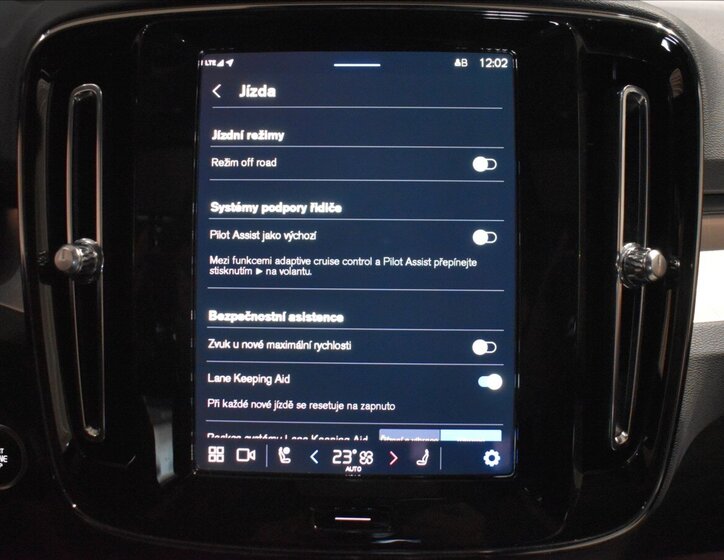 Volvo XC40 SUV / Terénní 2,0 l 120 kw