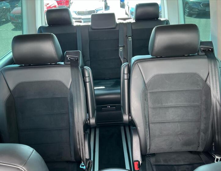 Volkswagen Multivan 25