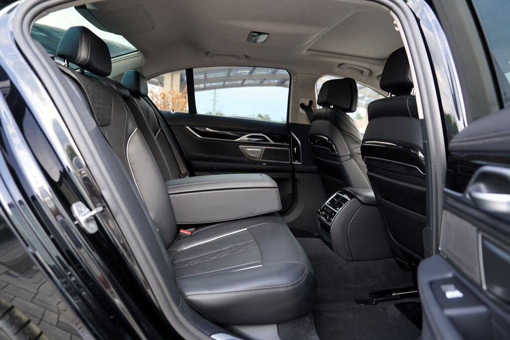 BMW Řada 7 Sedan / Limuzína 4,4 l 390 kw