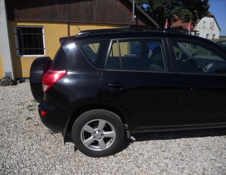 Toyota RAV4 Kombi 2,0 l 112 kw