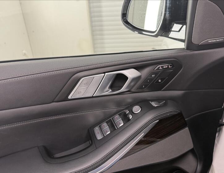 BMW X7 47
