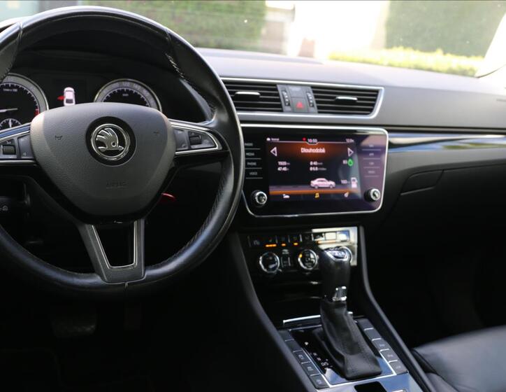 Škoda Superb 30