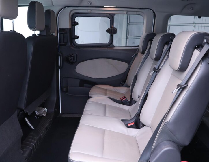 Ford Tourneo Custom Kombi 2,0 l 96 kw