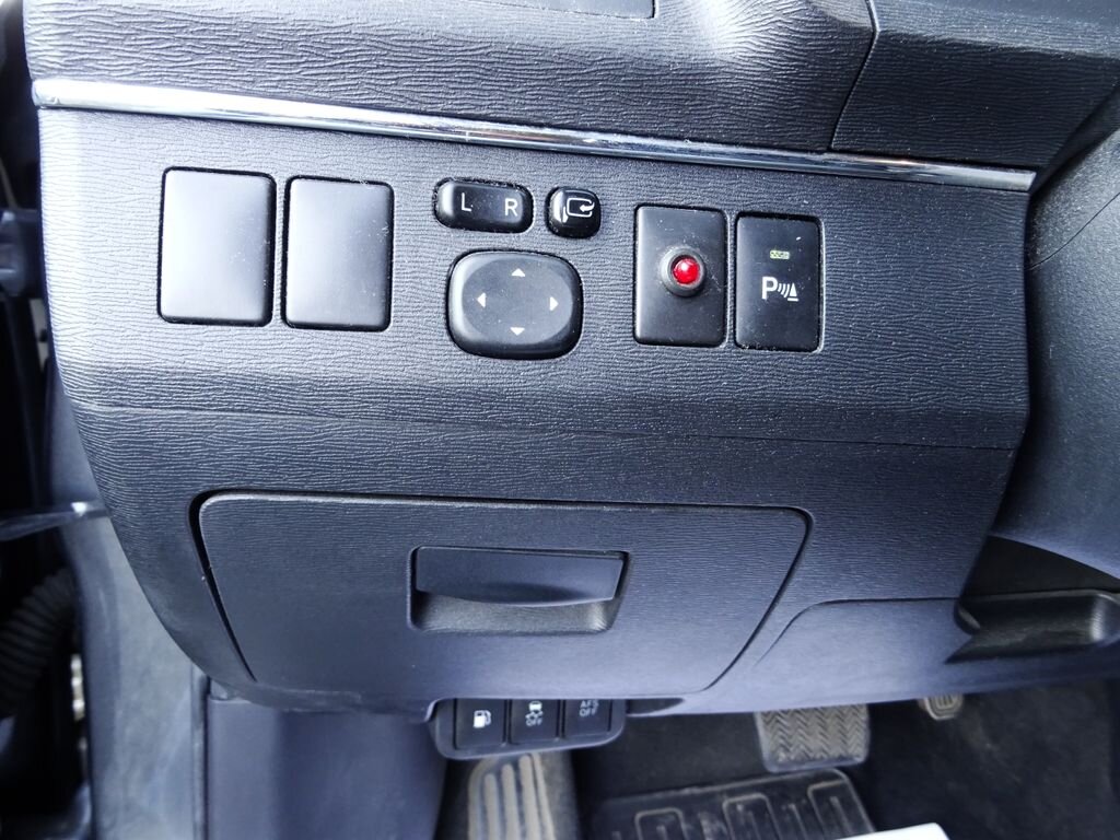 Toyota Avensis Sedan / Limuzína 2,0 l 112 kw