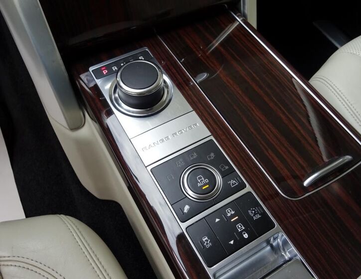 Land Rover Range Rover SUV 4,4 l 250 kw