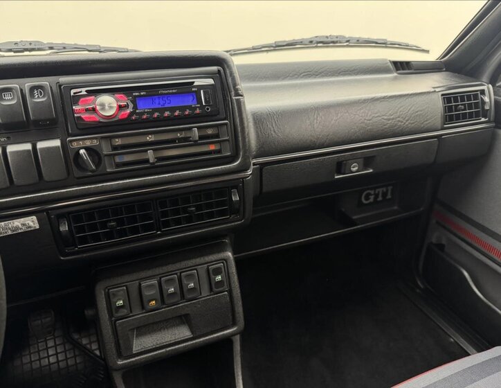 Volkswagen Golf Sedan / Limuzína 1,8 l 79 kw