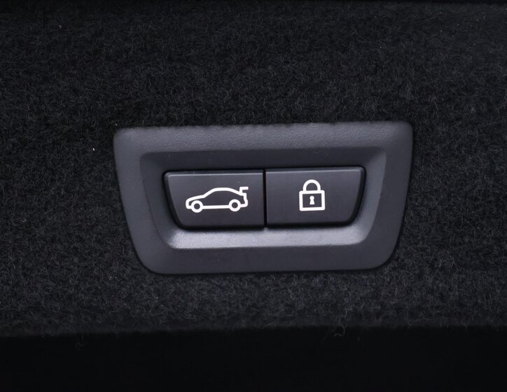 BMW Řada 7 Sedan / Limuzína 4,4 l 330 kw