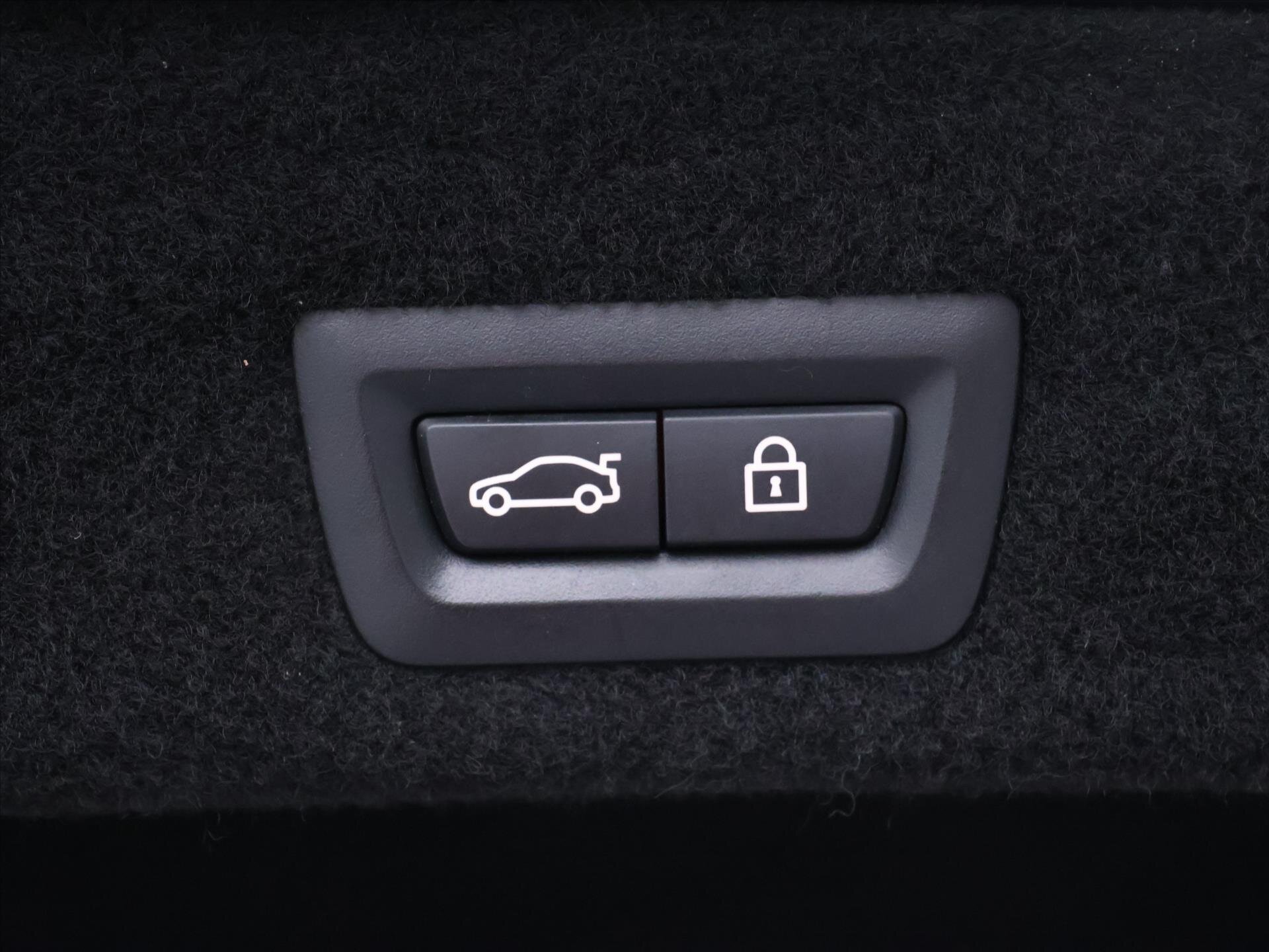 BMW Řada 7 Sedan / Limuzína 4,4 l 330 kw