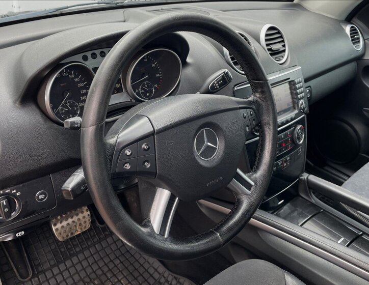 Mercedes-Benz Třídy M SUV / Terénní 3,5 l 200 kw