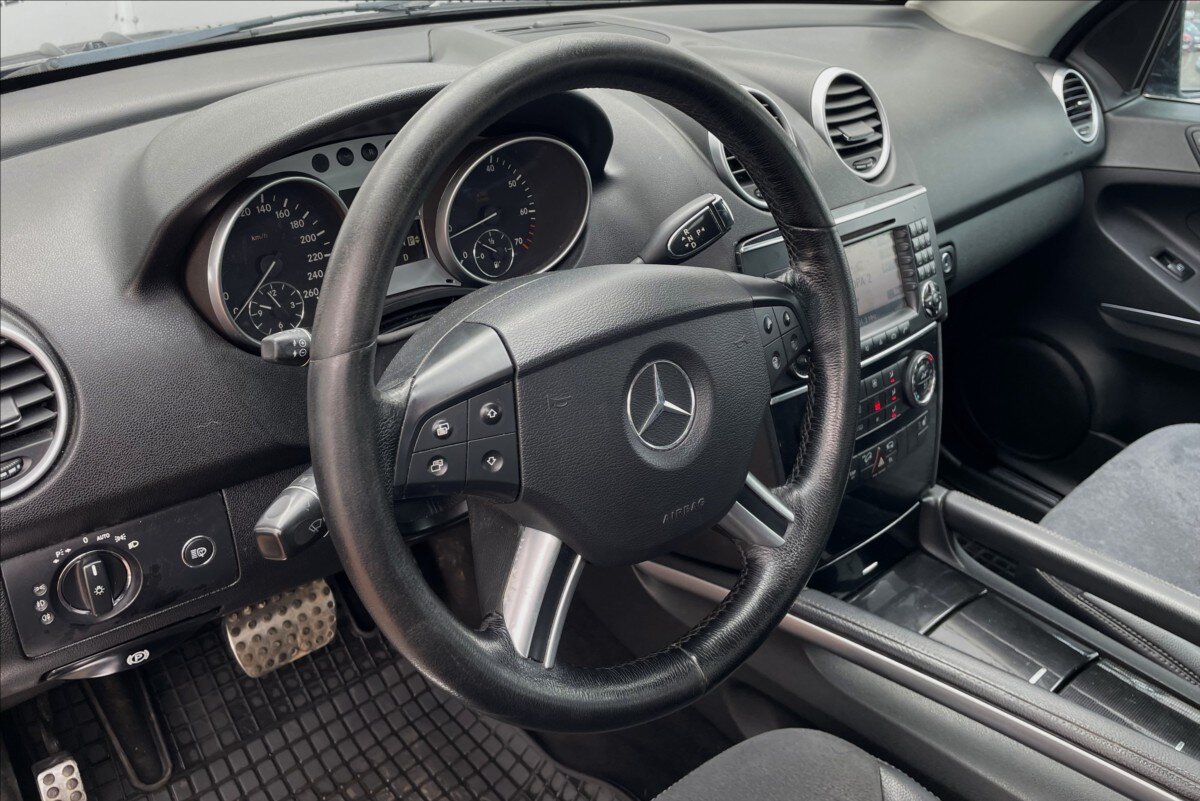 Mercedes-Benz Třídy M SUV / Terénní 3,5 l 200 kw