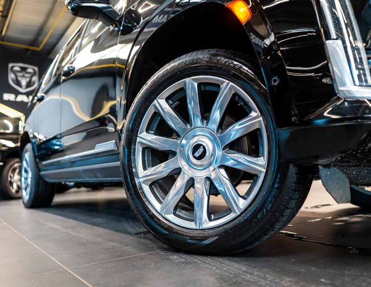 Cadillac Escalade SUV / Terénní 6,2 l 313 kw