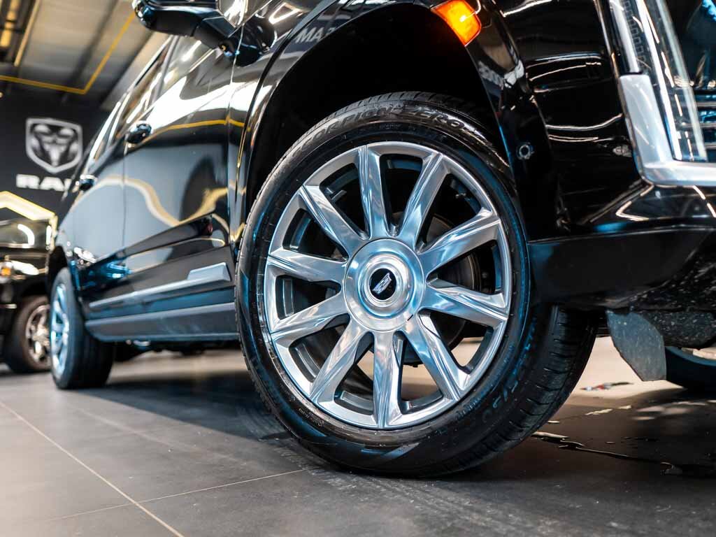 Cadillac Escalade SUV / Terénní 6,2 l 313 kw