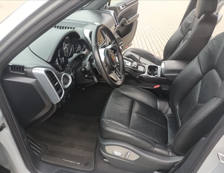 Porsche Cayenne Kombi 3,0 l 180 kw