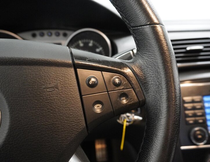 Mercedes-Benz Třídy R SUV 5,0 l 225 kw