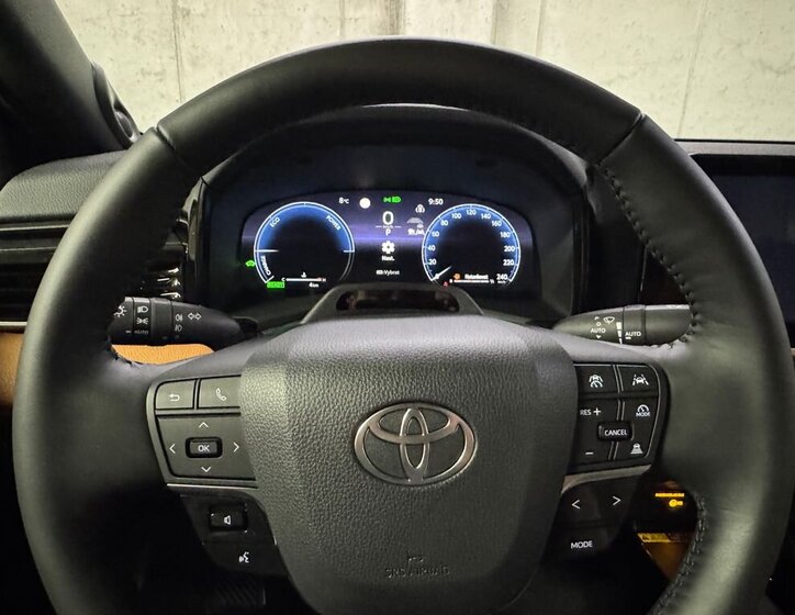 Toyota Camry Sedan / Limuzína 2,5 l 160 kw