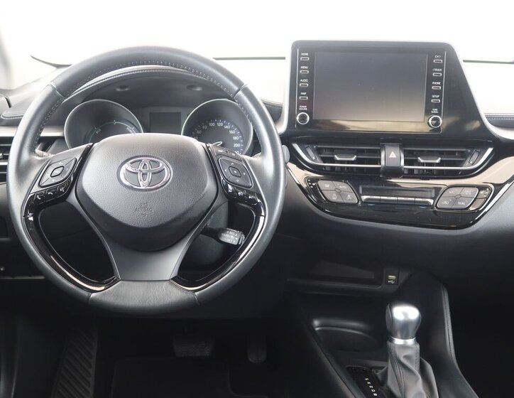 Toyota C-HR SUV / Terénní 1,8 l 72 kw