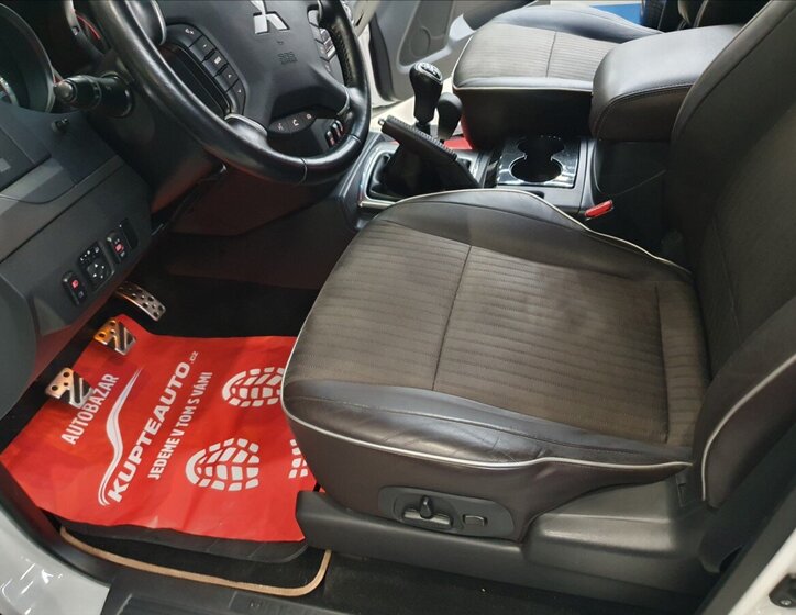 Mitsubishi Pajero Ostatní 3,2 l 147 kw